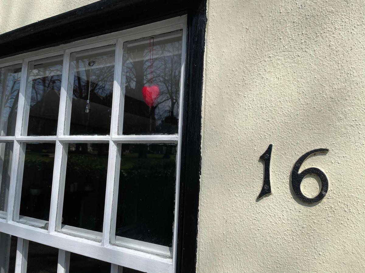 Charming Town Centre Character Cottage With Parking ストウマーケット エクステリア 写真
